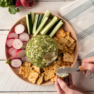 White Cheddar & Chive Cheeseball & Appetizer Mix